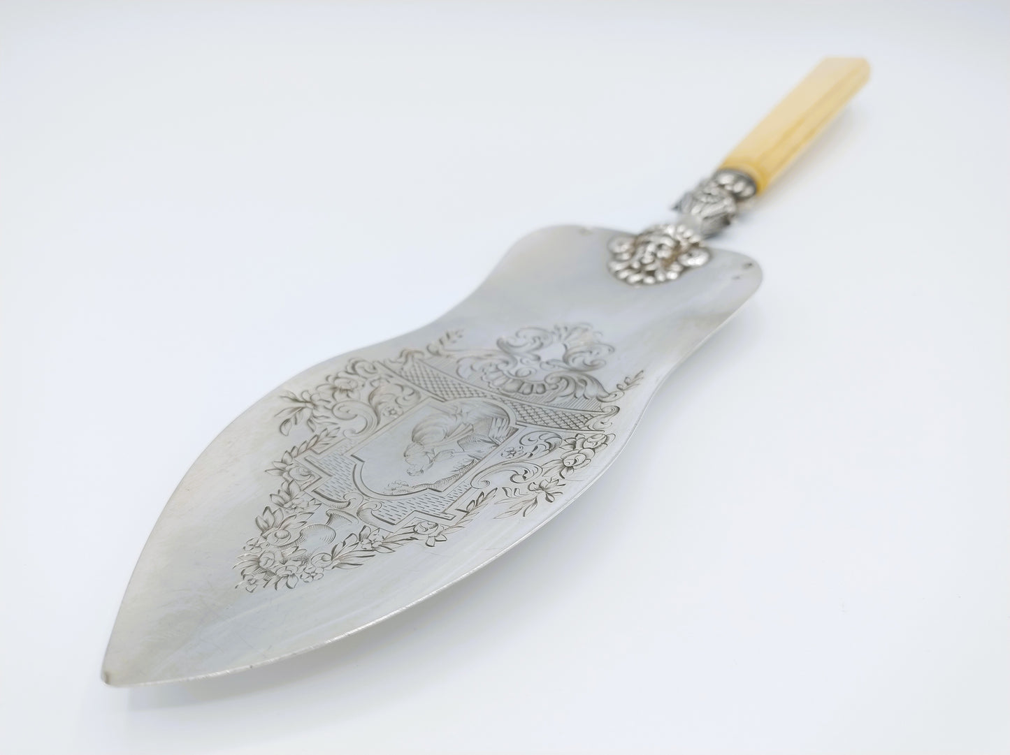 Zilveren taartschep met benen heft, E. Callot, Parijs, ca. 1850