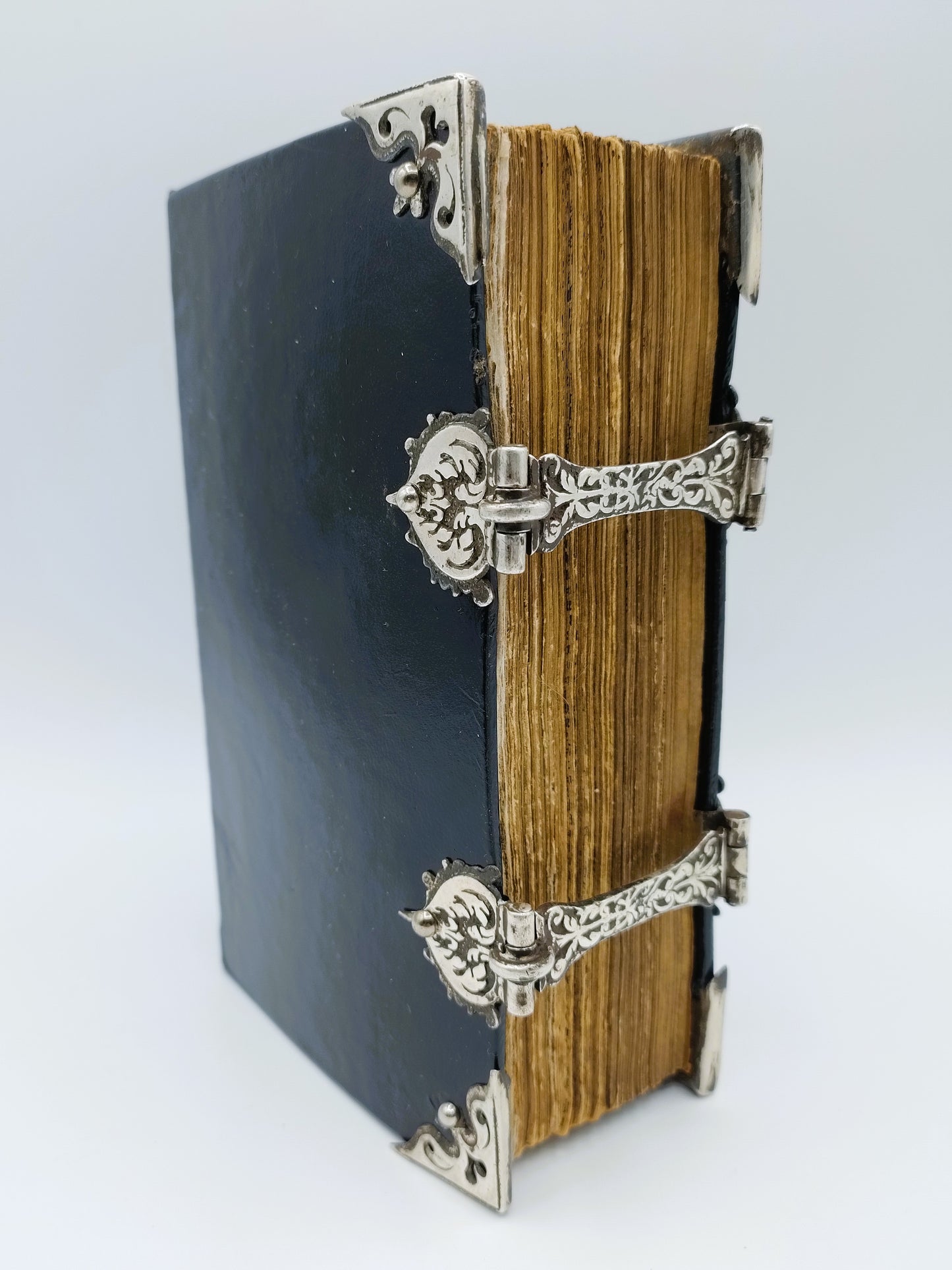Bibel mit Silberverschlüssen, Amsterdam, 1691