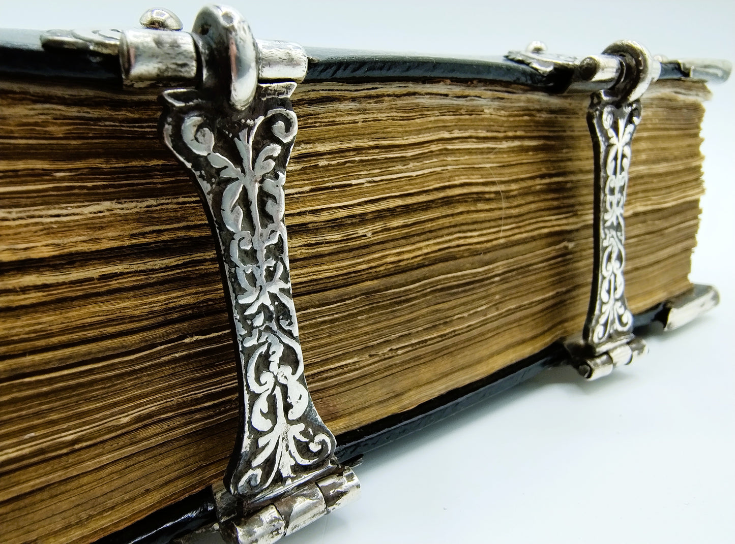 Bibel mit Silberverschlüssen, Amsterdam, 1691