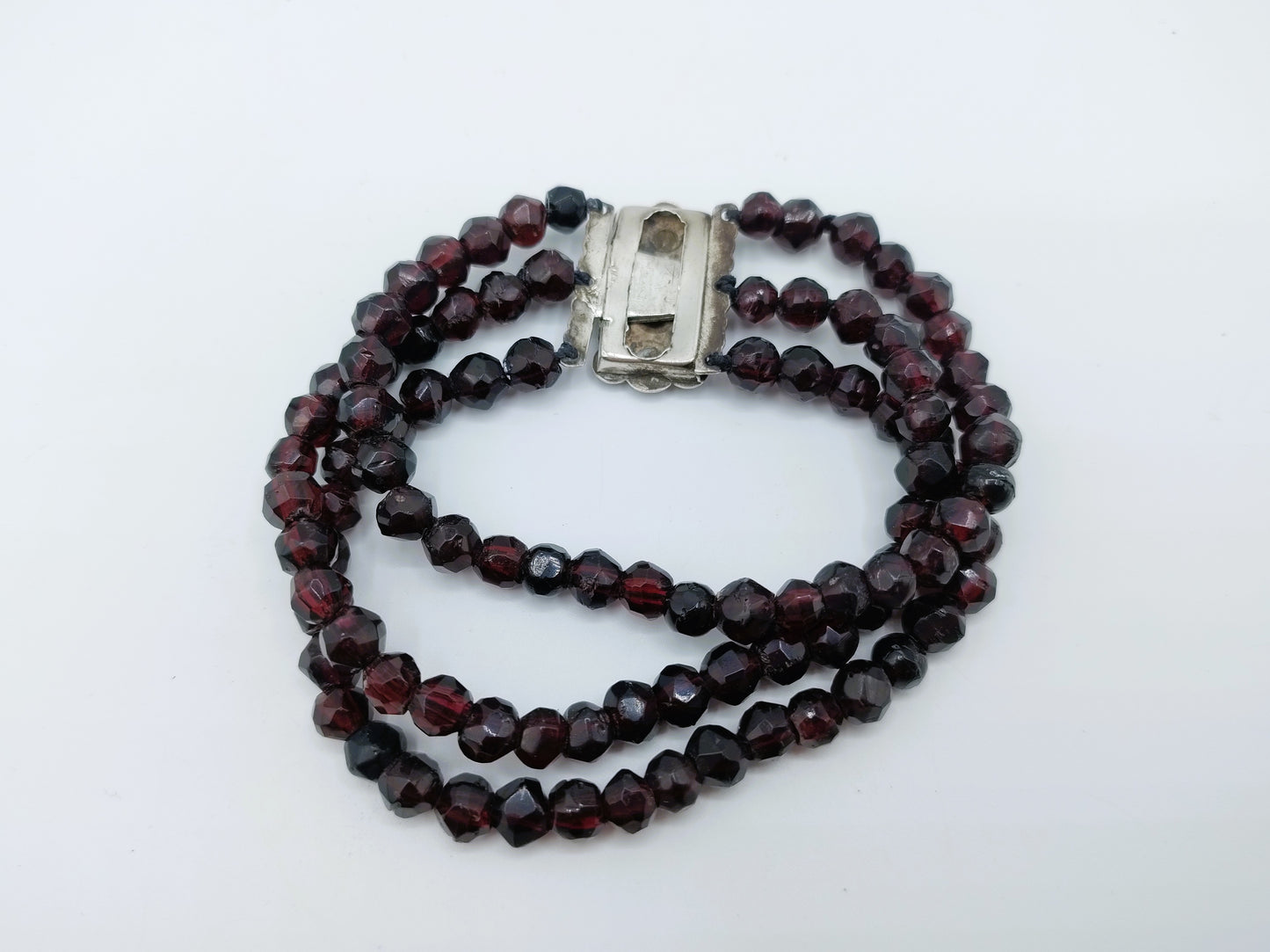 Granaten armband met zilveren slot, 18 cm