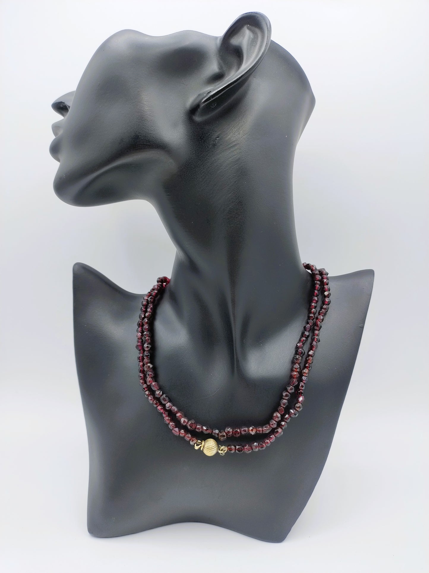 Farmer's grenade necklace with silver clasp. 78 cm