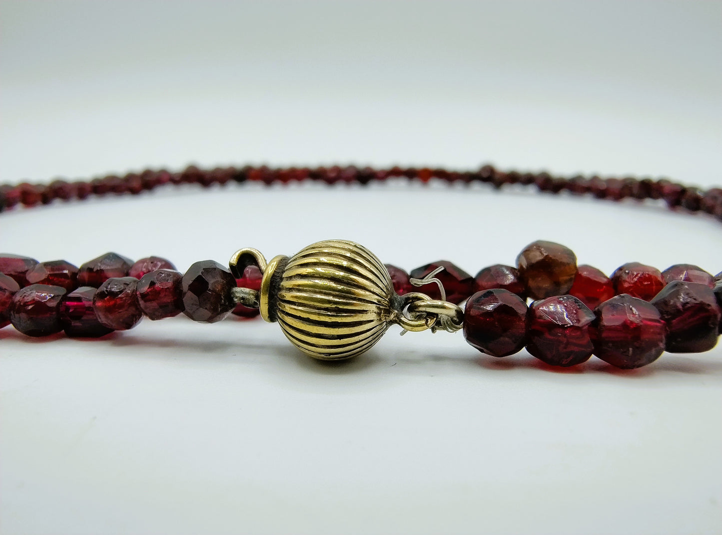 Farmer's grenade necklace with silver clasp. 78 cm