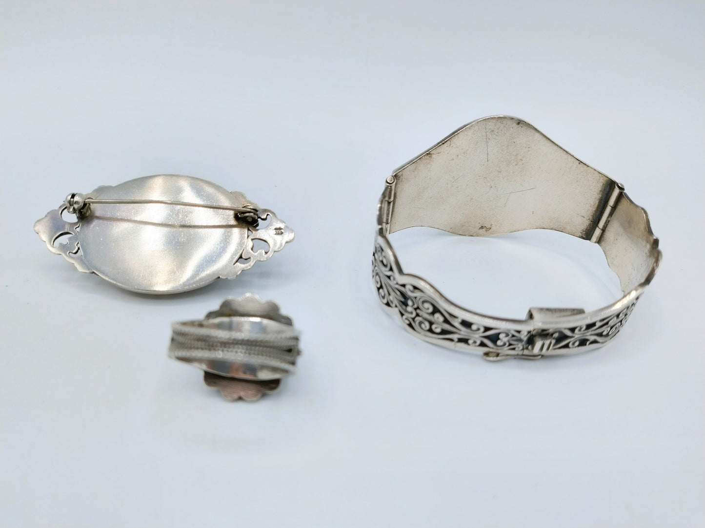 Jewelry set, silver bracelet, brooch and ring, Niekerk, Schoonhoven.