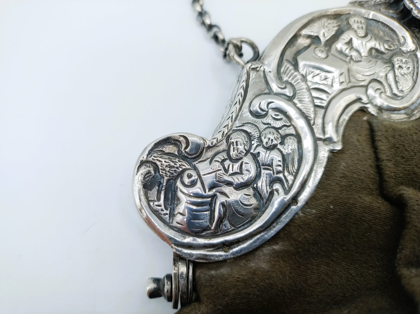 Zilveren tasbeugel met fluwelen tas, A. Offringa, Huizum, 1797