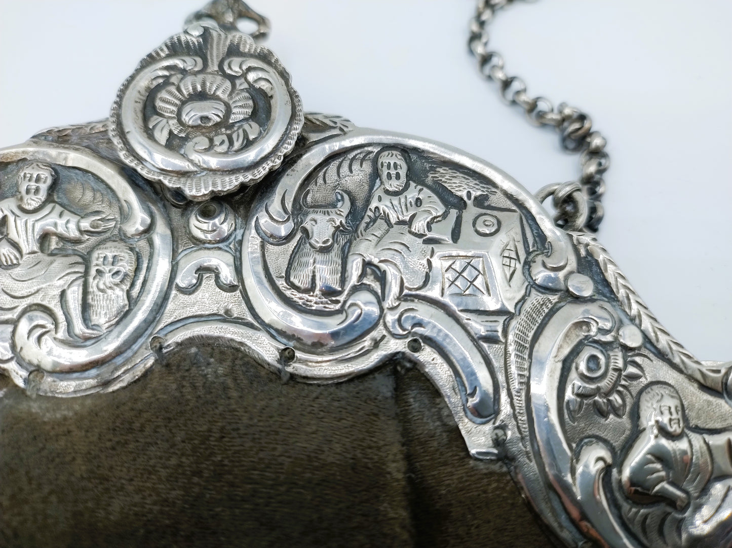 Zilveren tasbeugel met fluwelen tas, A. Offringa, Huizum, 1797