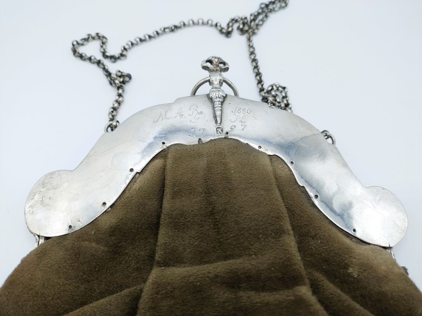 Zilveren tasbeugel met fluwelen tas, A. Offringa, Huizum, 1797