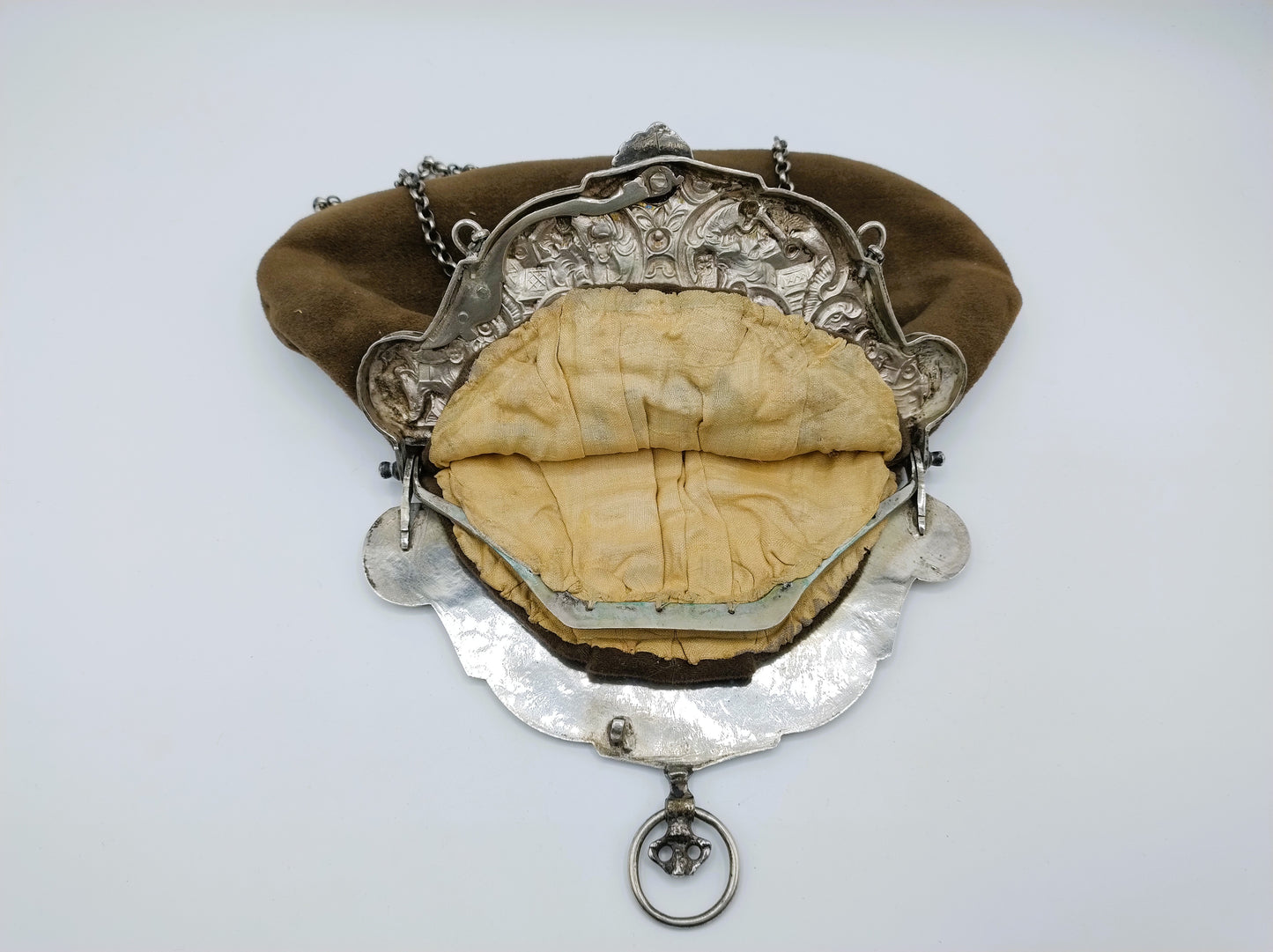 Zilveren tasbeugel met fluwelen tas, A. Offringa, Huizum, 1797