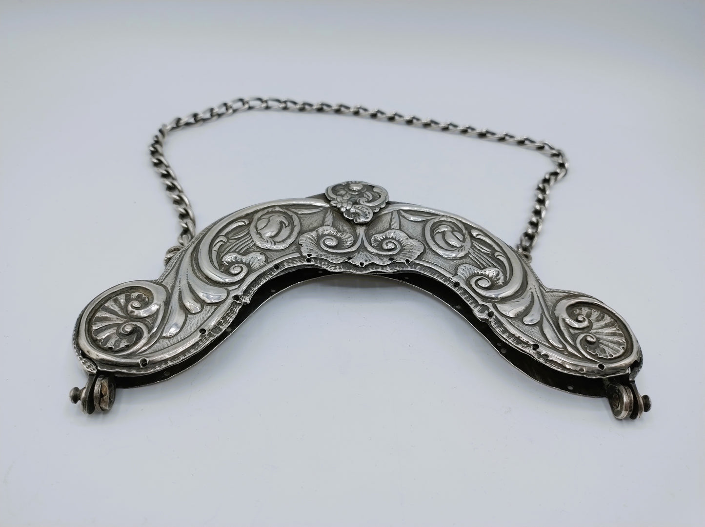 Zilveren tasbeugel met ketting, H.N. Hubert, Groningen, ca. 1790