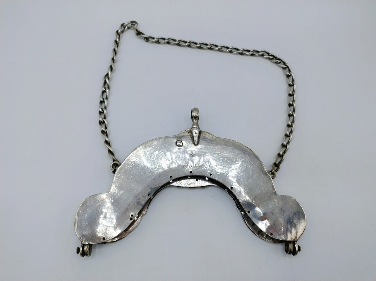 Zilveren tasbeugel met ketting, H.N. Hubert, Groningen, ca. 1790