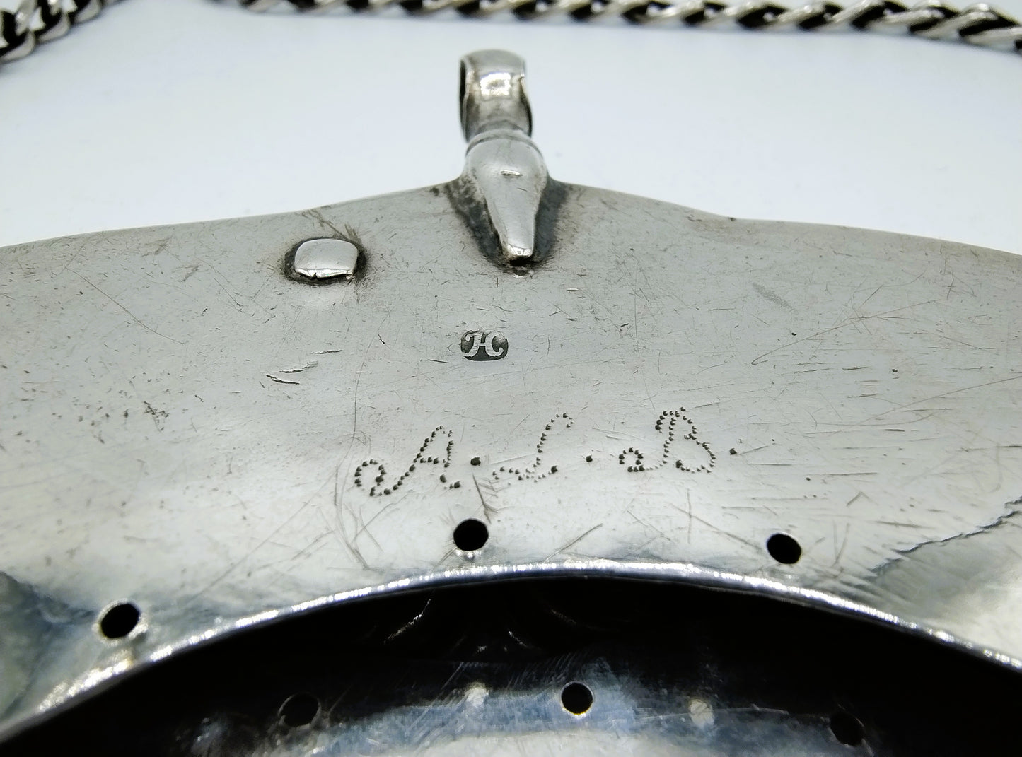 Zilveren tasbeugel met ketting, H.N. Hubert, Groningen, ca. 1790