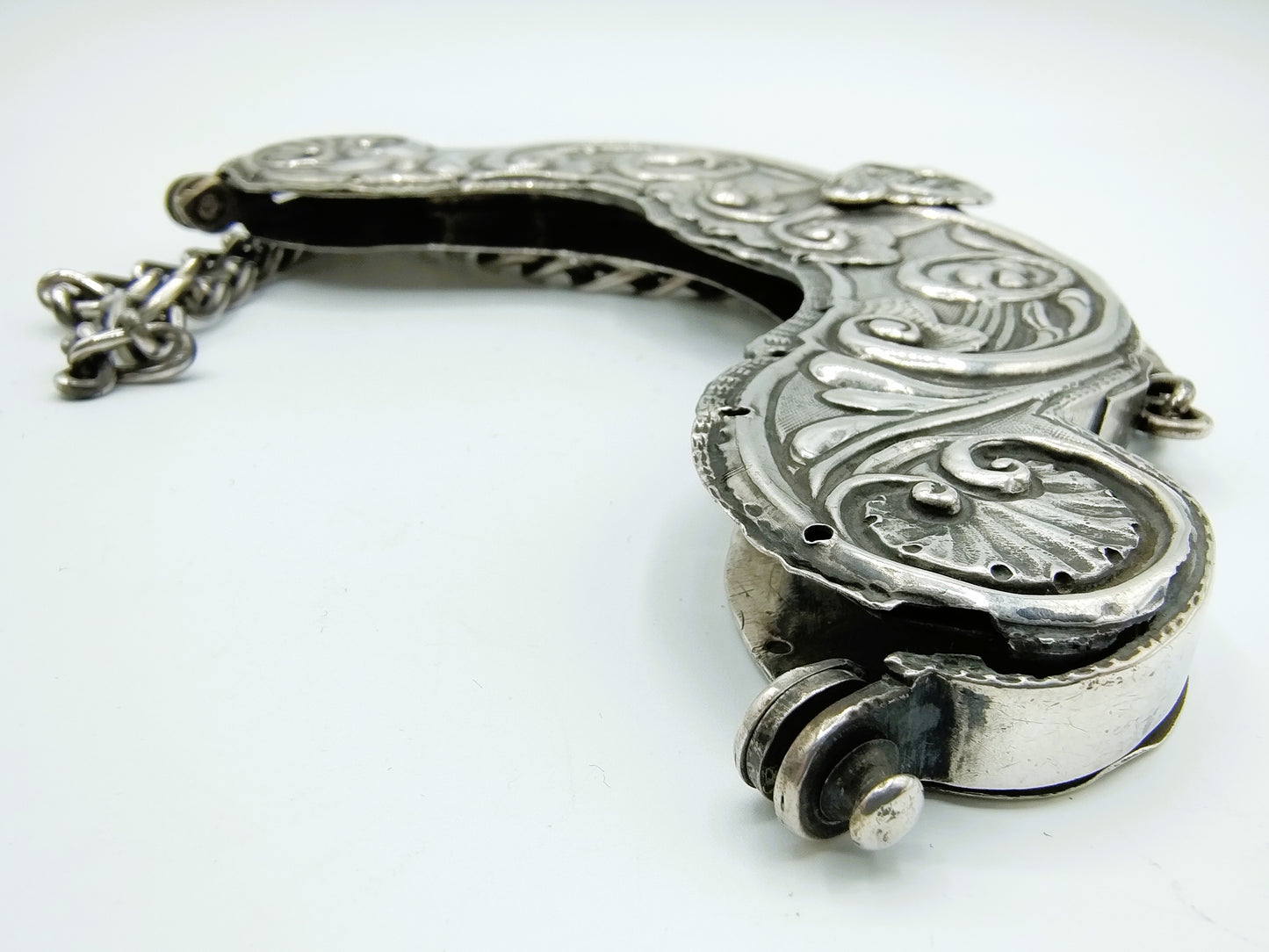 Zilveren tasbeugel met ketting, H.N. Hubert, Groningen, ca. 1790