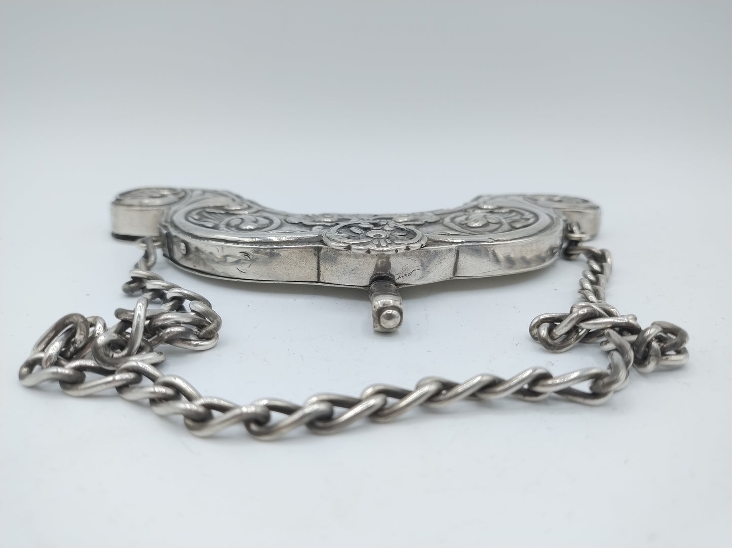 Zilveren tasbeugel met ketting, H.N. Hubert, Groningen, ca. 1790