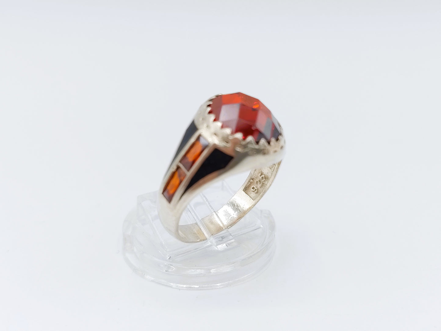 Zilveren ruby ring, 19.5 mm
