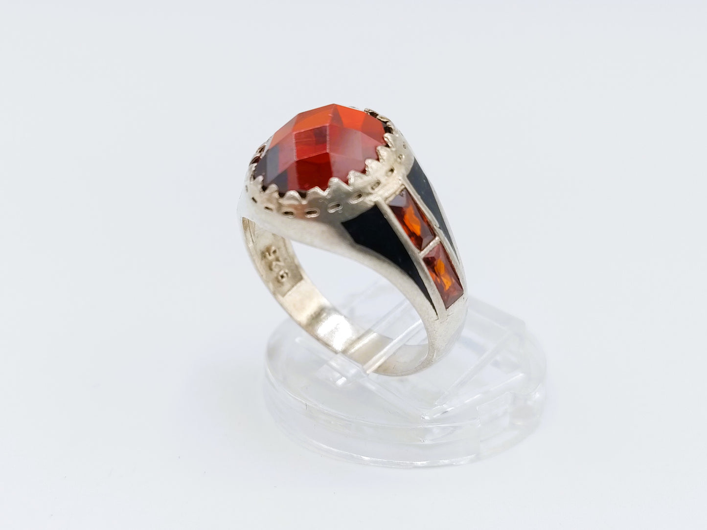 Zilveren ruby ring, 19.5 mm