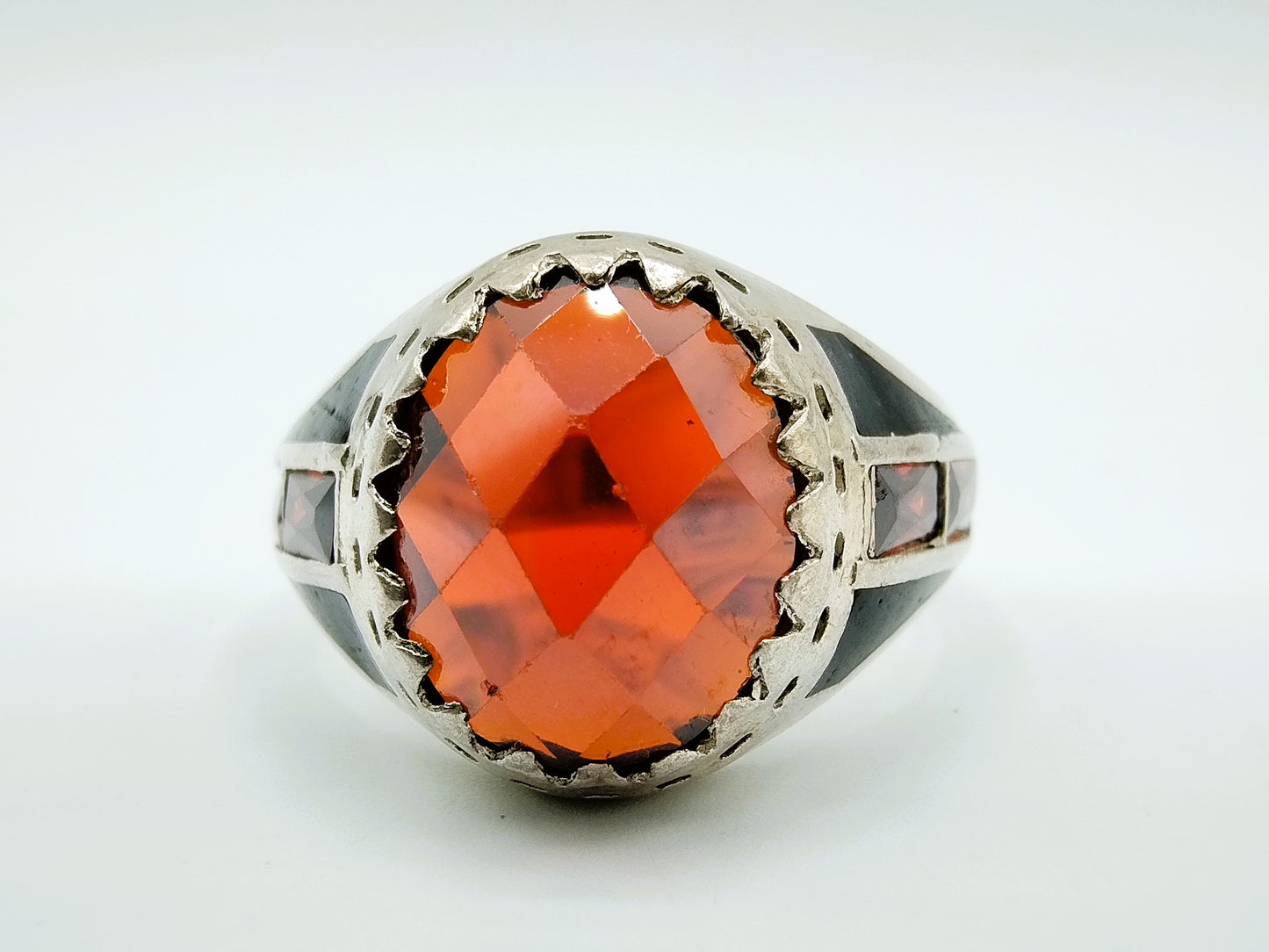 Zilveren ruby ring, 19.5 mm