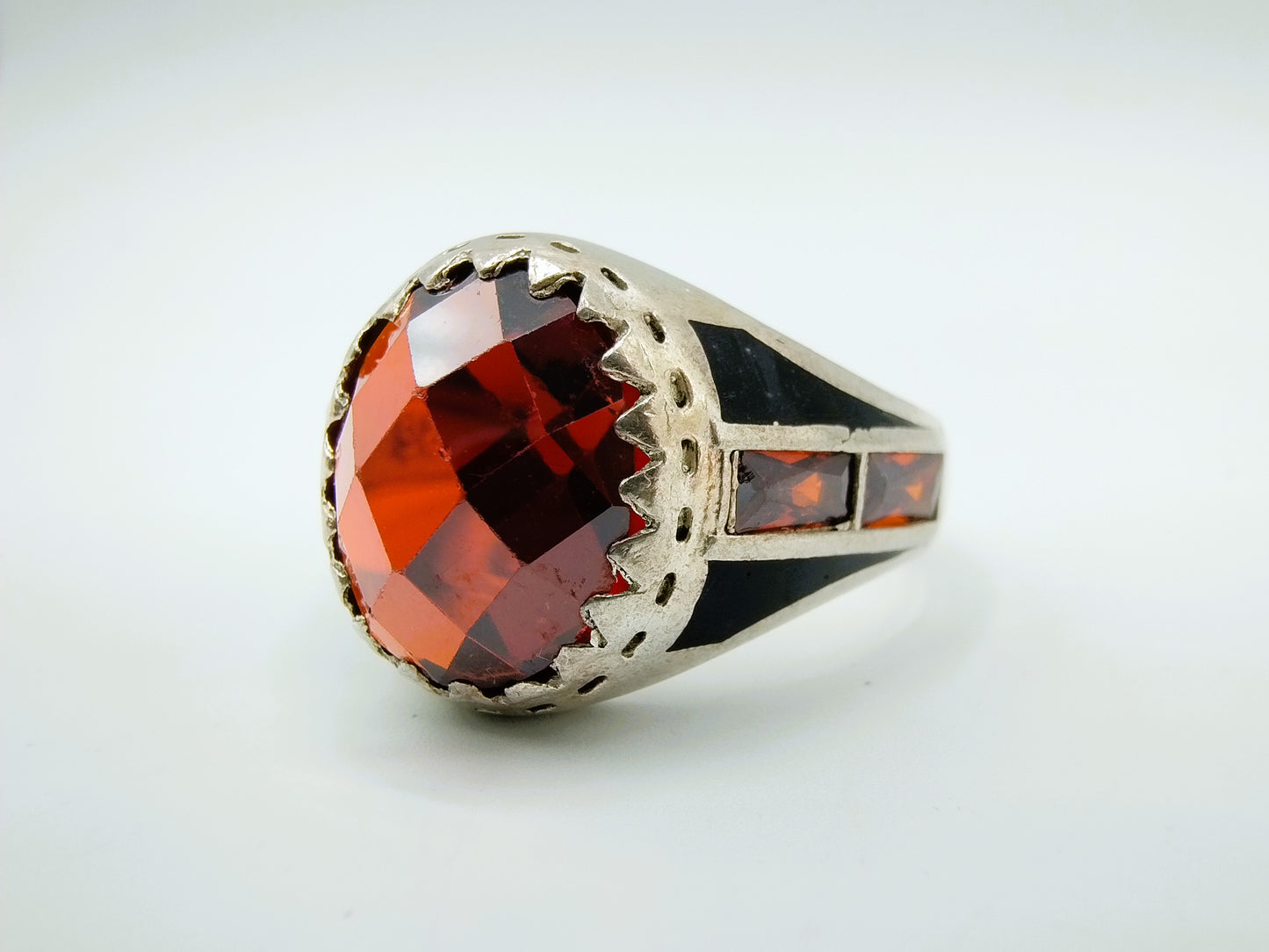 Zilveren ruby ring, 19.5 mm