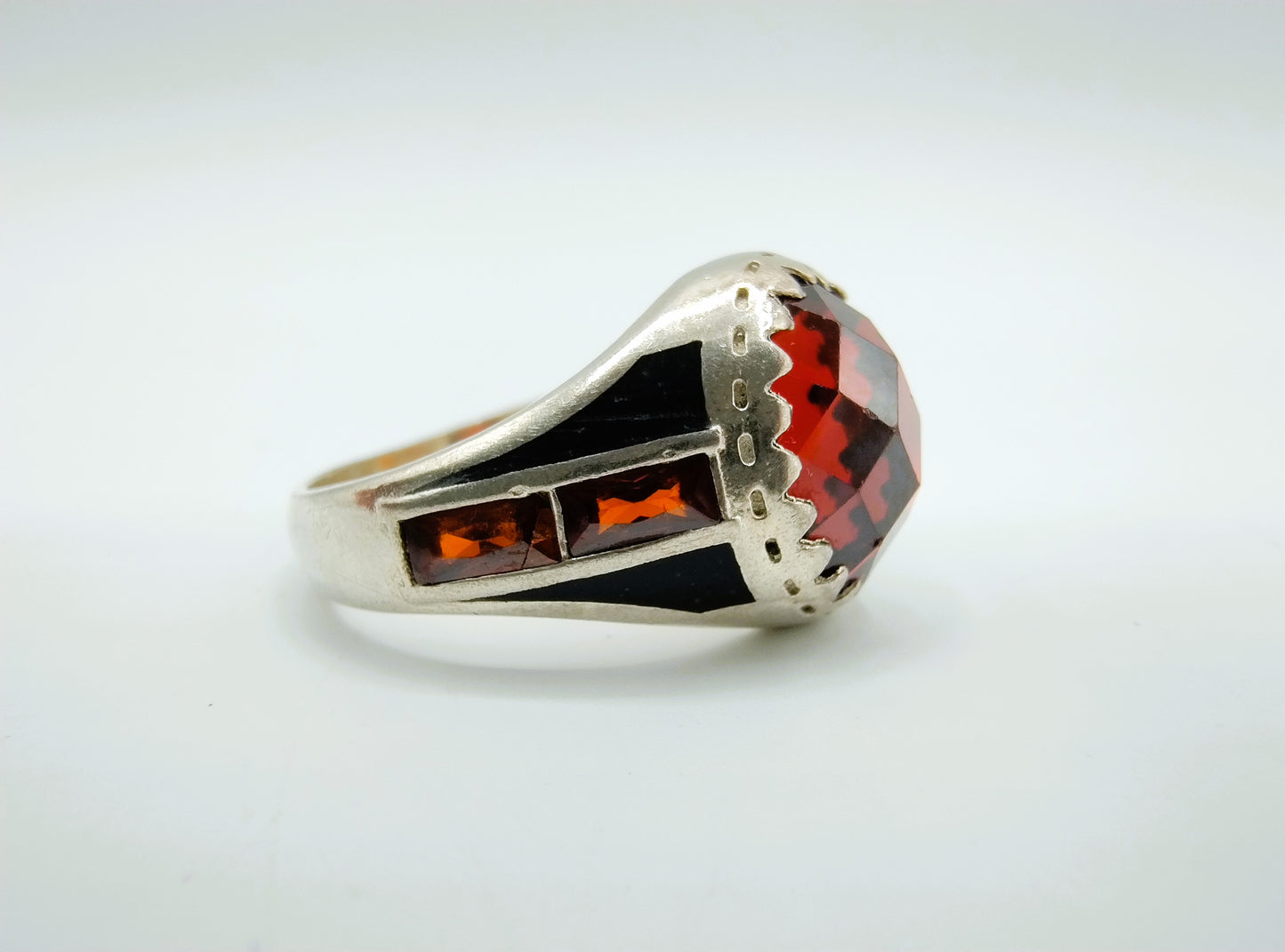 Zilveren ruby ring, 19.5 mm