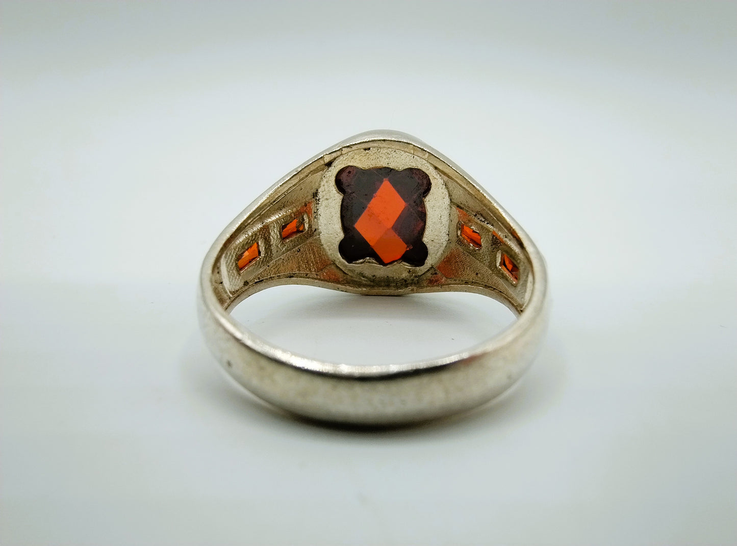 Zilveren ruby ring, 19.5 mm