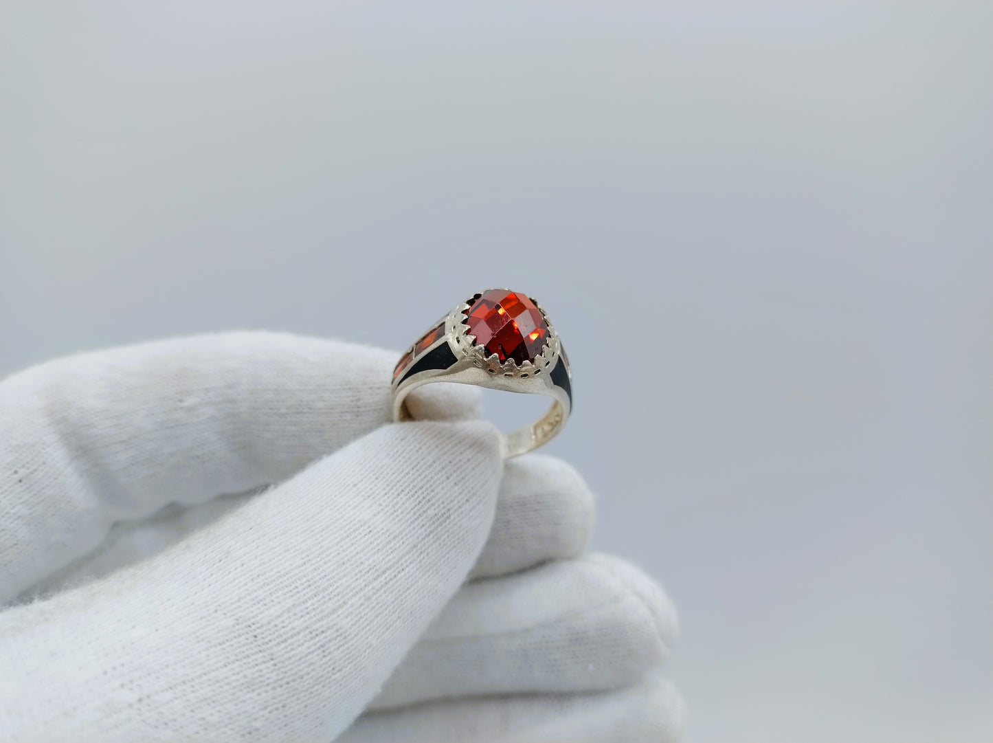 Zilveren ruby ring, 19.5 mm
