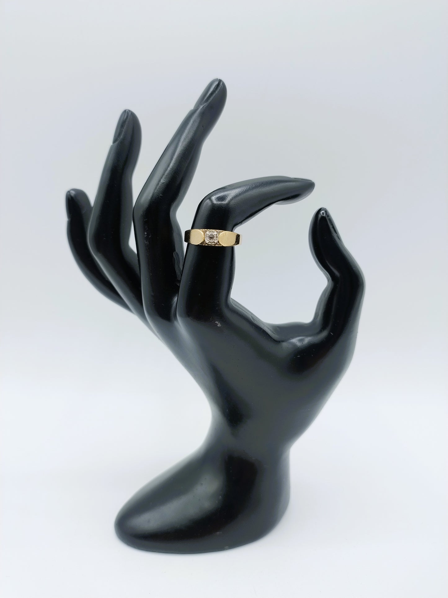 Gouden solitair ring met diamant, 0,07 ct, 17 mm