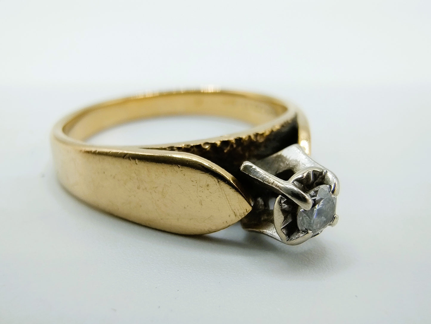 Gouden solitair ring met diamant, 0,07 ct, 17 mm