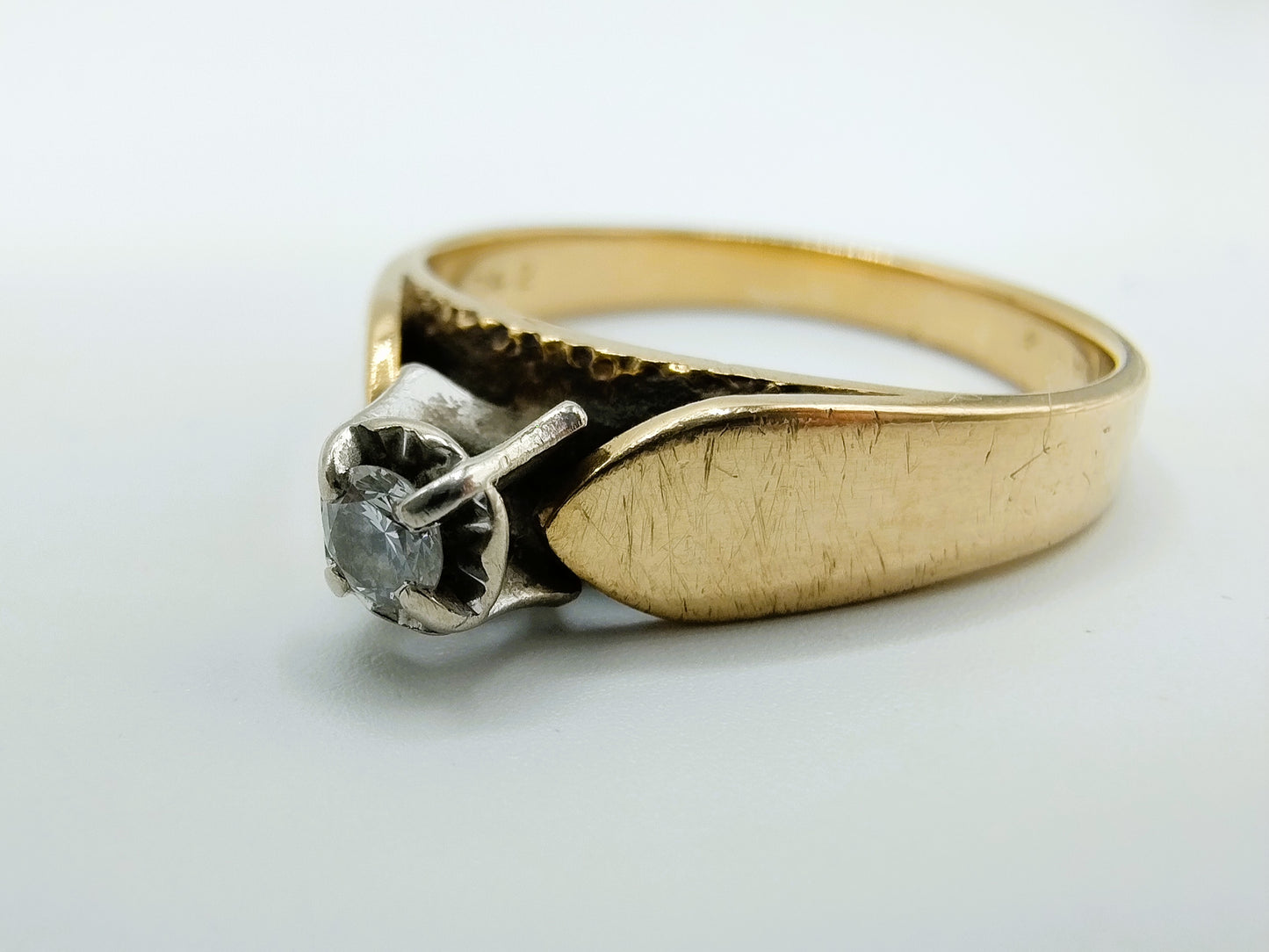 Gouden solitair ring met diamant, 0,07 ct, 17 mm