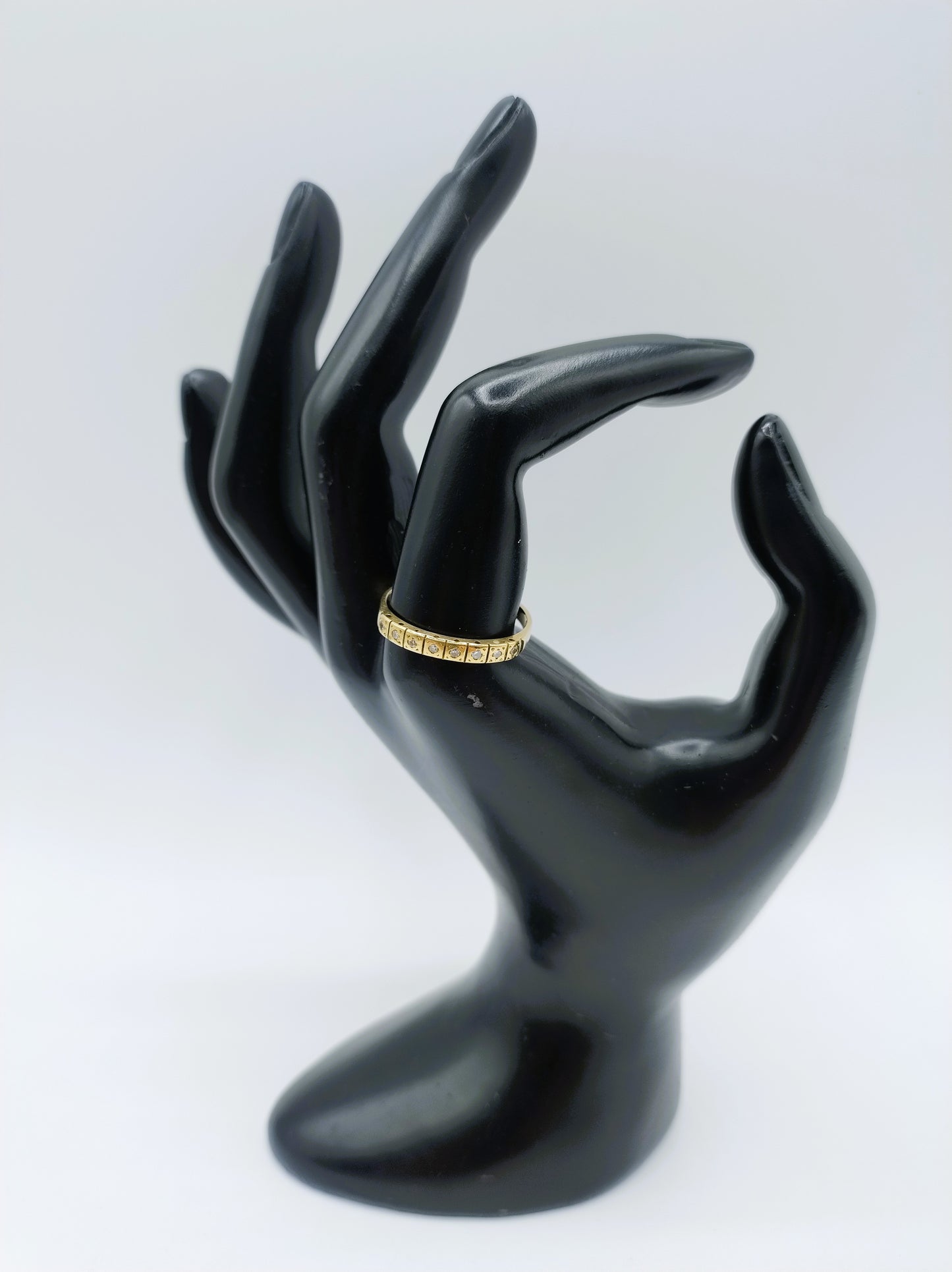 Gouden bandring met 8 diamanten, 19 mm