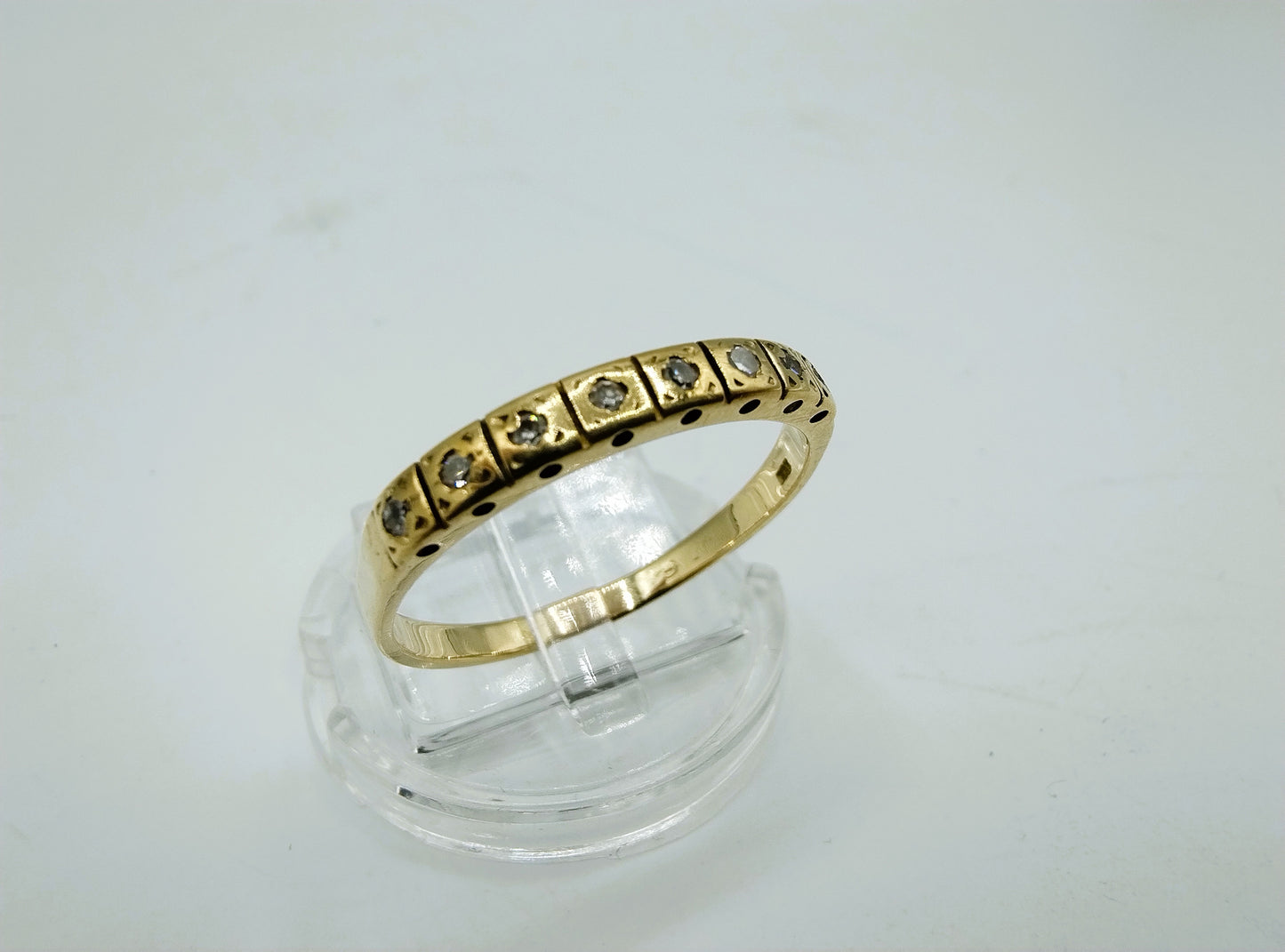 Gouden bandring met 8 diamanten, 19 mm