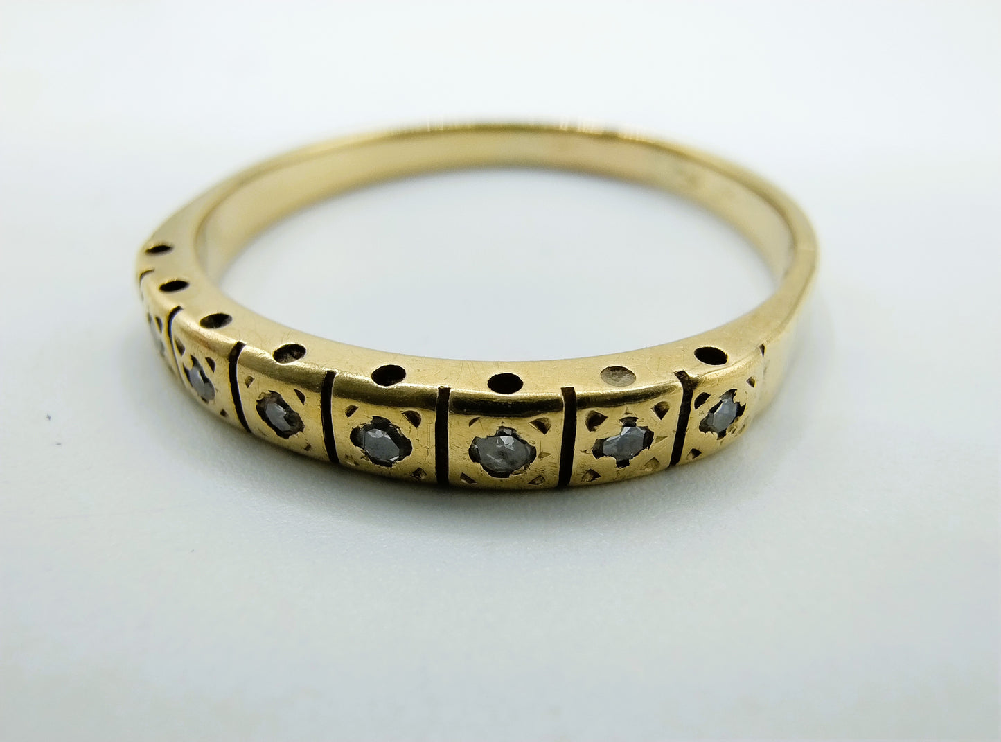 Gouden bandring met 8 diamanten, 19 mm