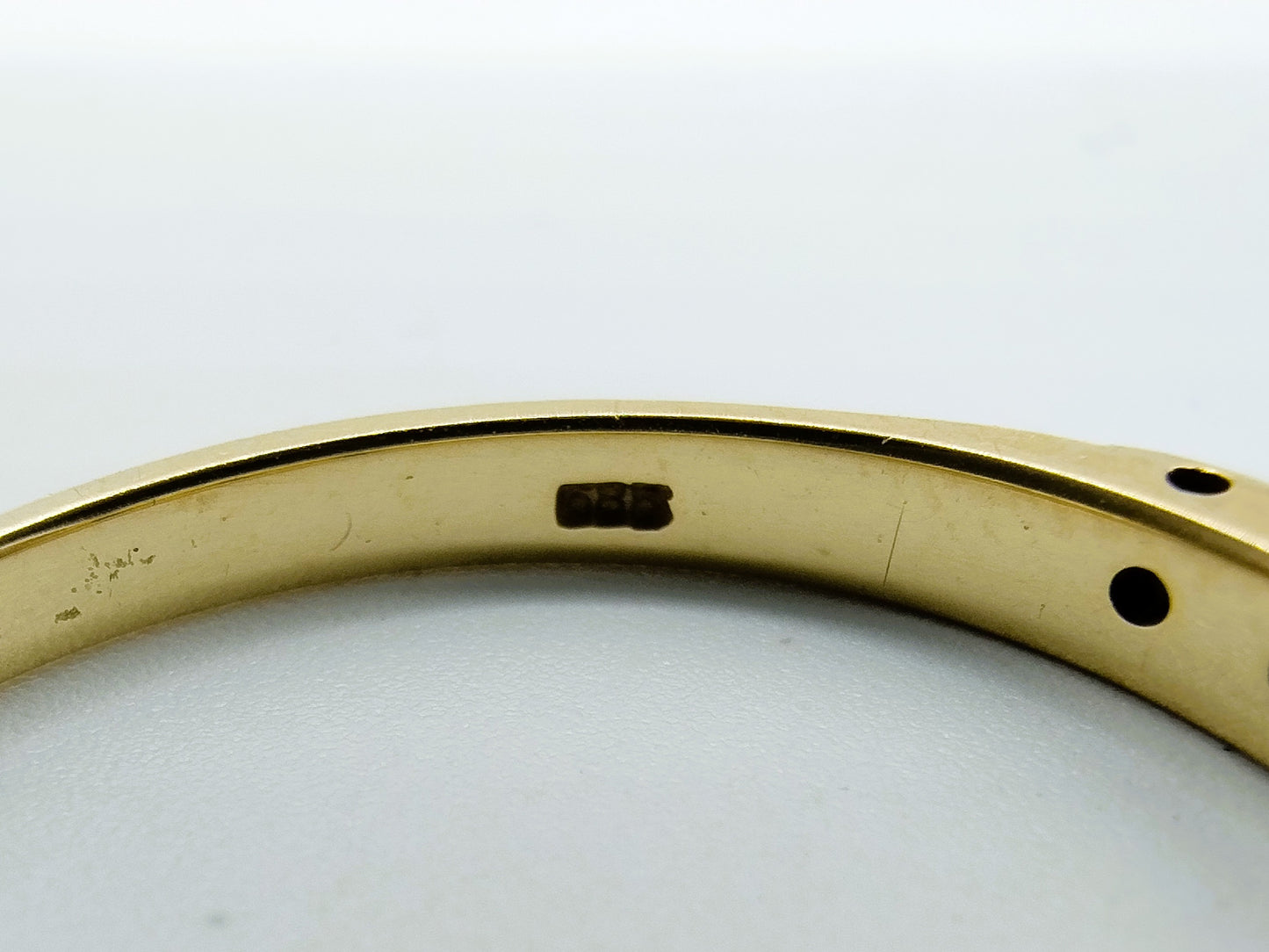 Gouden bandring met 8 diamanten, 19 mm