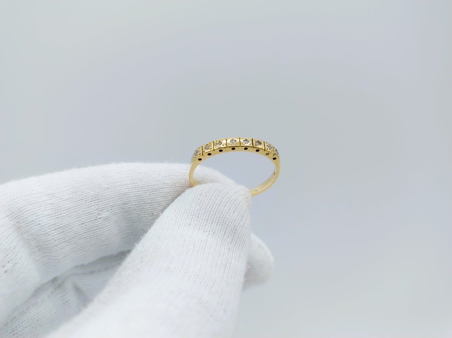 Gouden bandring met 8 diamanten, 19 mm