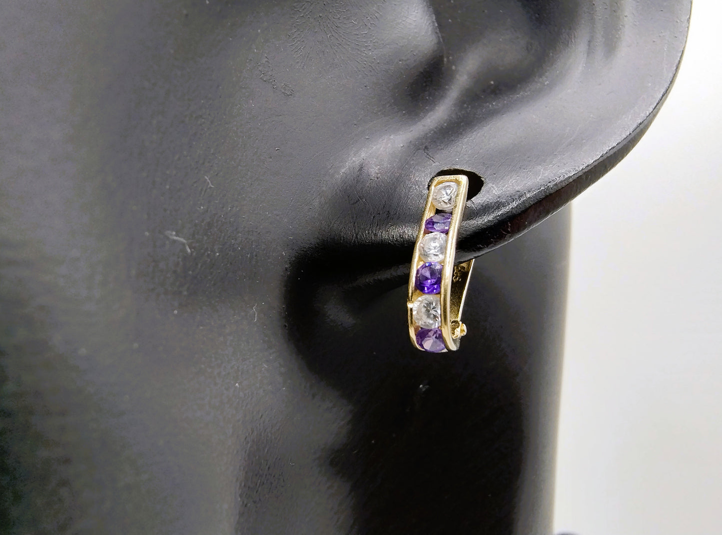 Goldohrringe mit Zirkonia und Amethyst