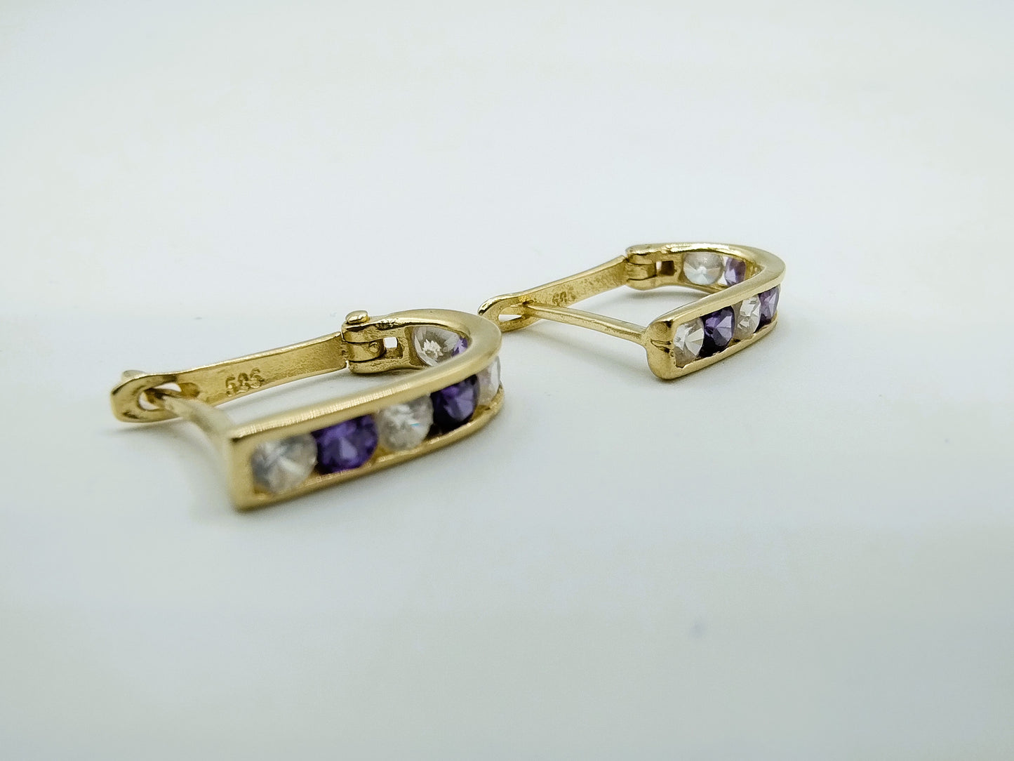 Goldohrringe mit Zirkonia und Amethyst