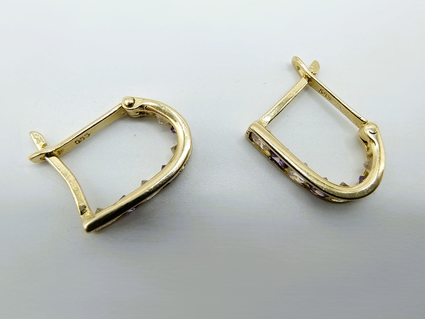 Goldohrringe mit Zirkonia und Amethyst