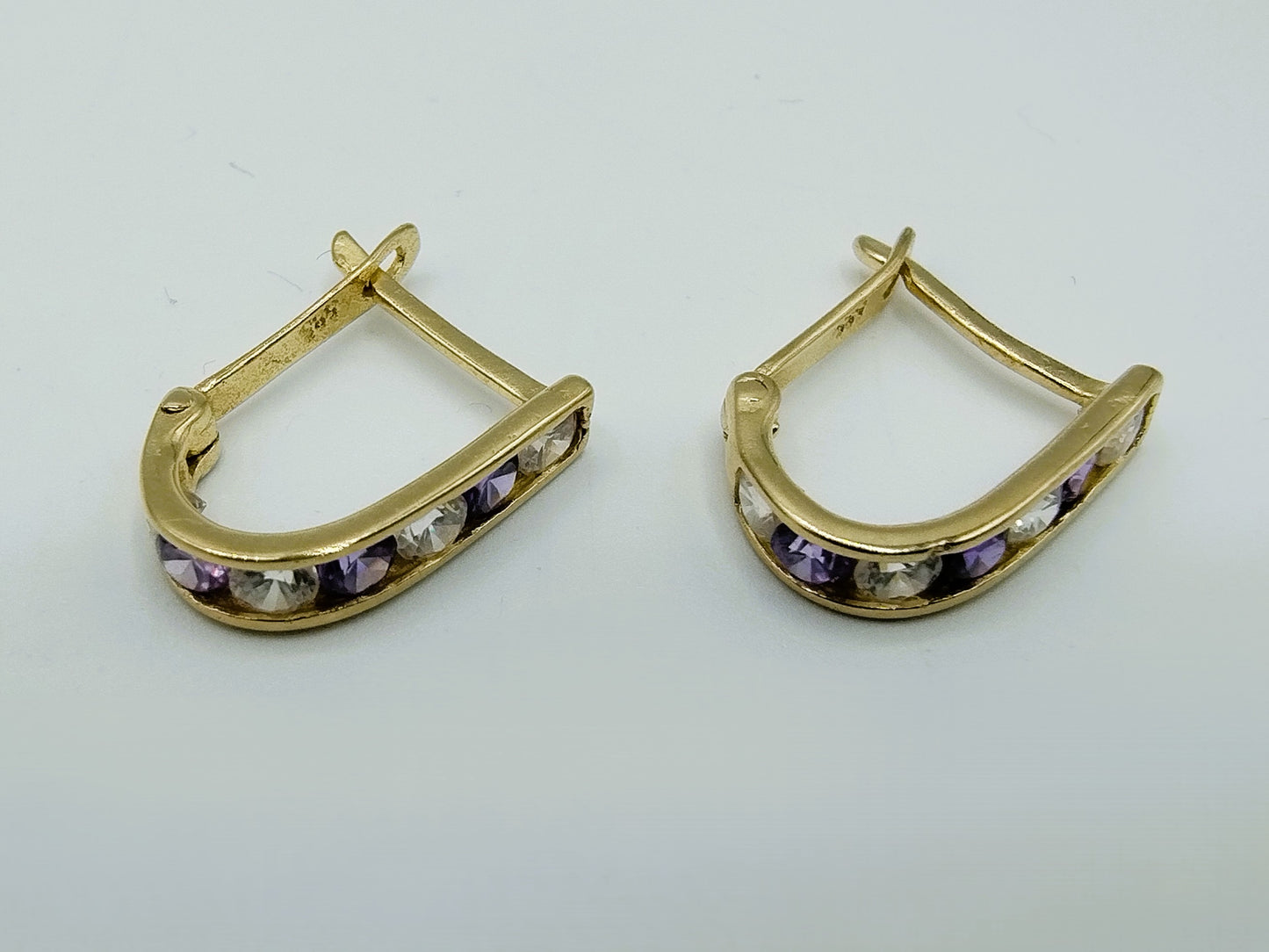 Goldohrringe mit Zirkonia und Amethyst