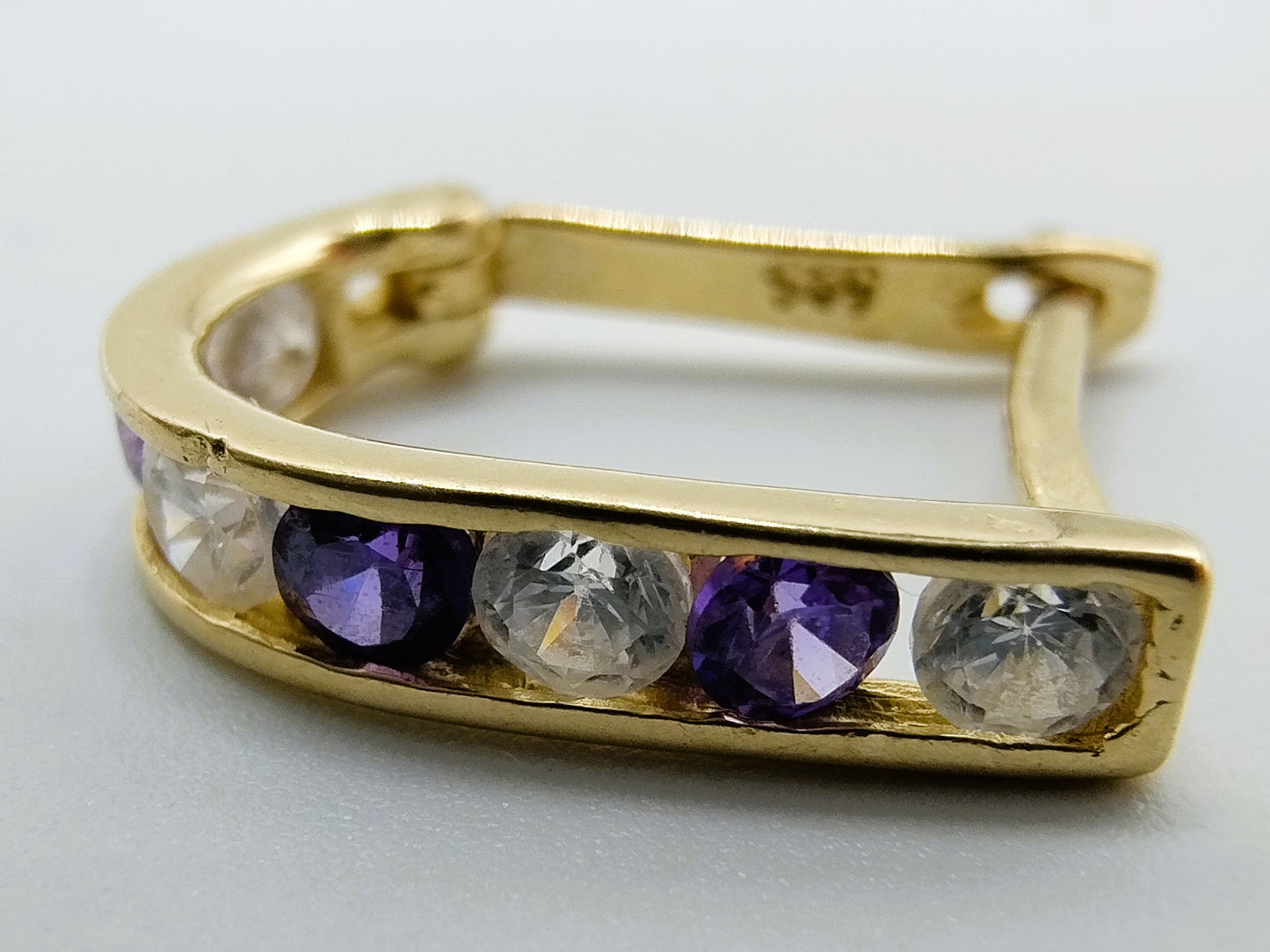 Goldohrringe mit Zirkonia und Amethyst