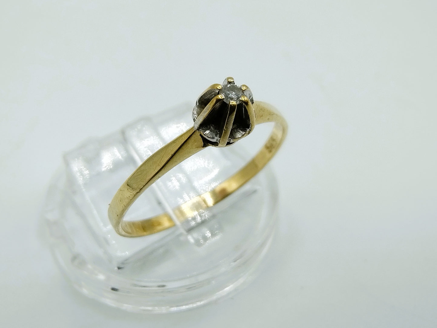 Gouden solitairring met diamant, 17 mm