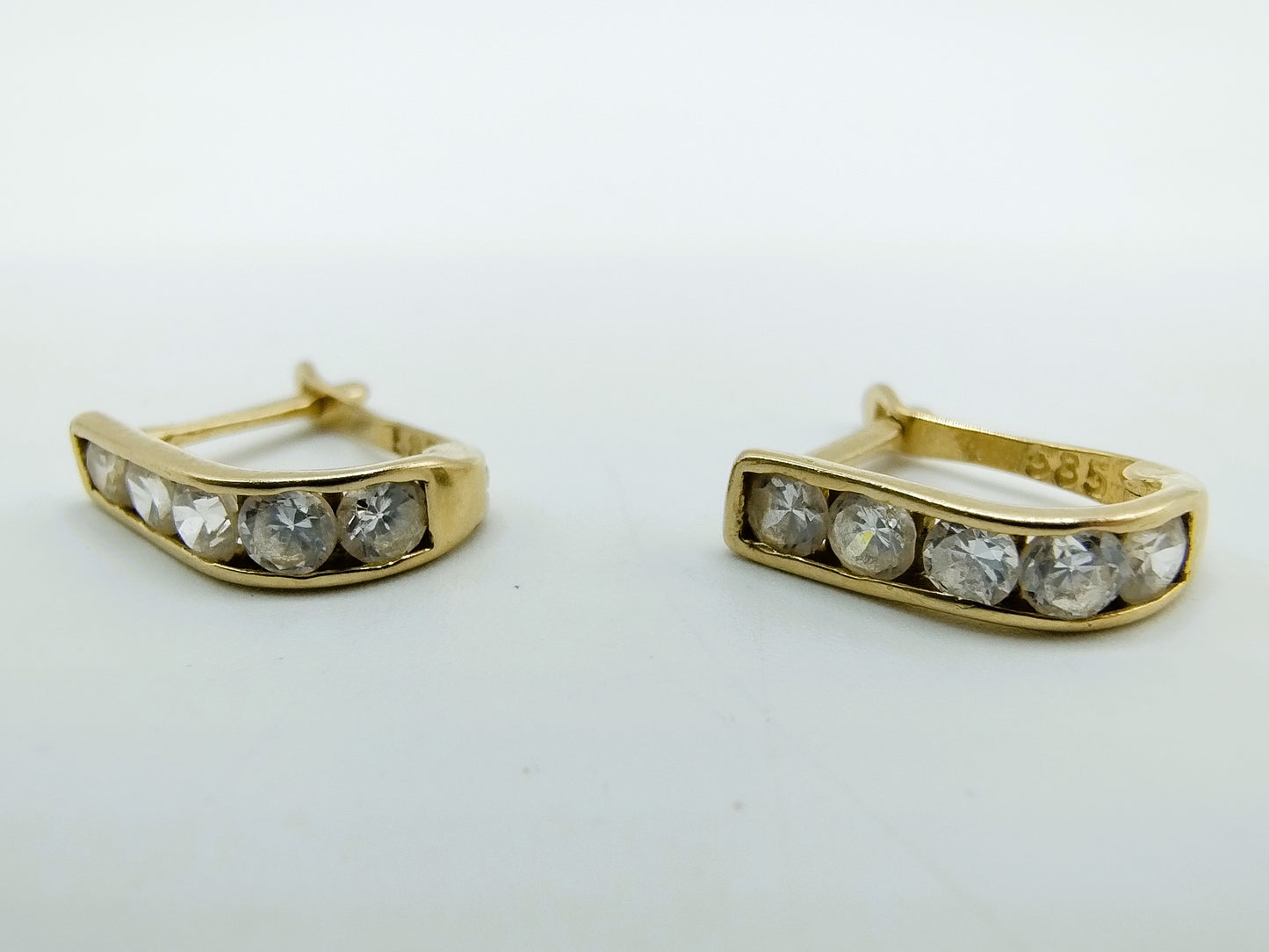 Goldohrringe mit Zirkonia