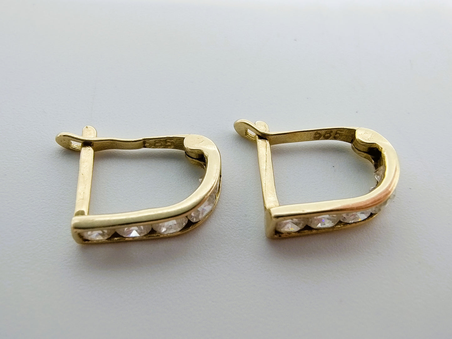 Goldohrringe mit Zirkonia