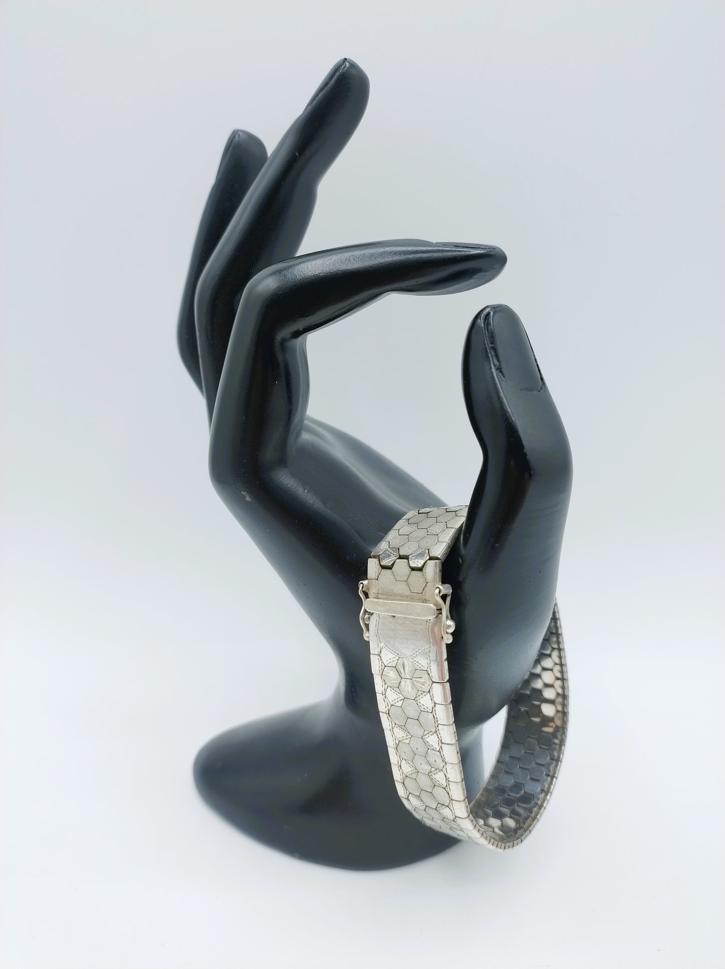 Zilveren armband met bloemmotief, 19,5 cm.