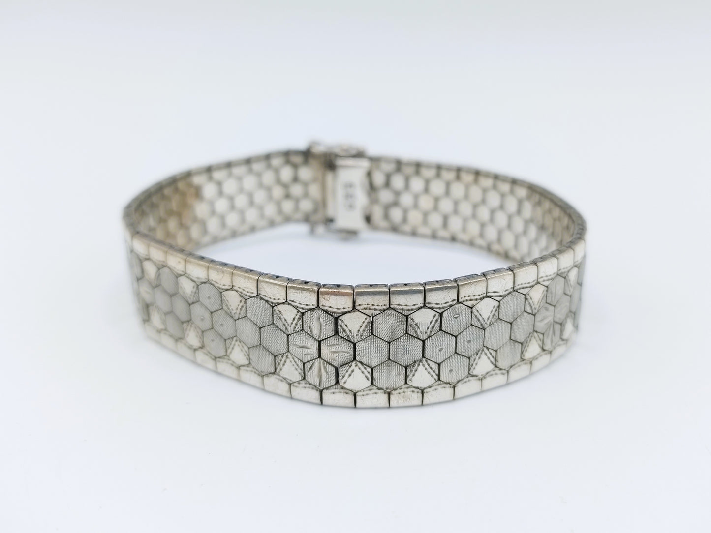 Zilveren armband met bloemmotief, 19,5 cm.