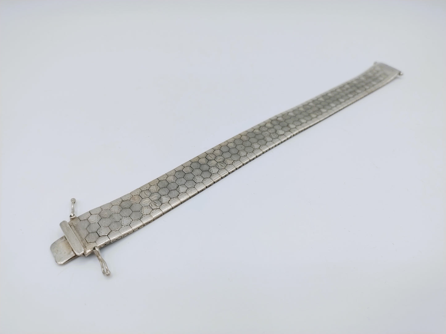 Zilveren armband met bloemmotief, 19,5 cm.