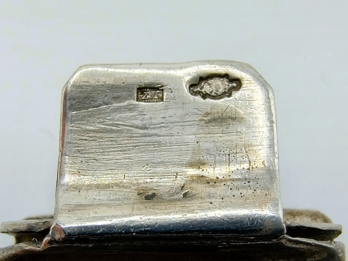 Zilveren armband met bloemmotief, 19,5 cm.