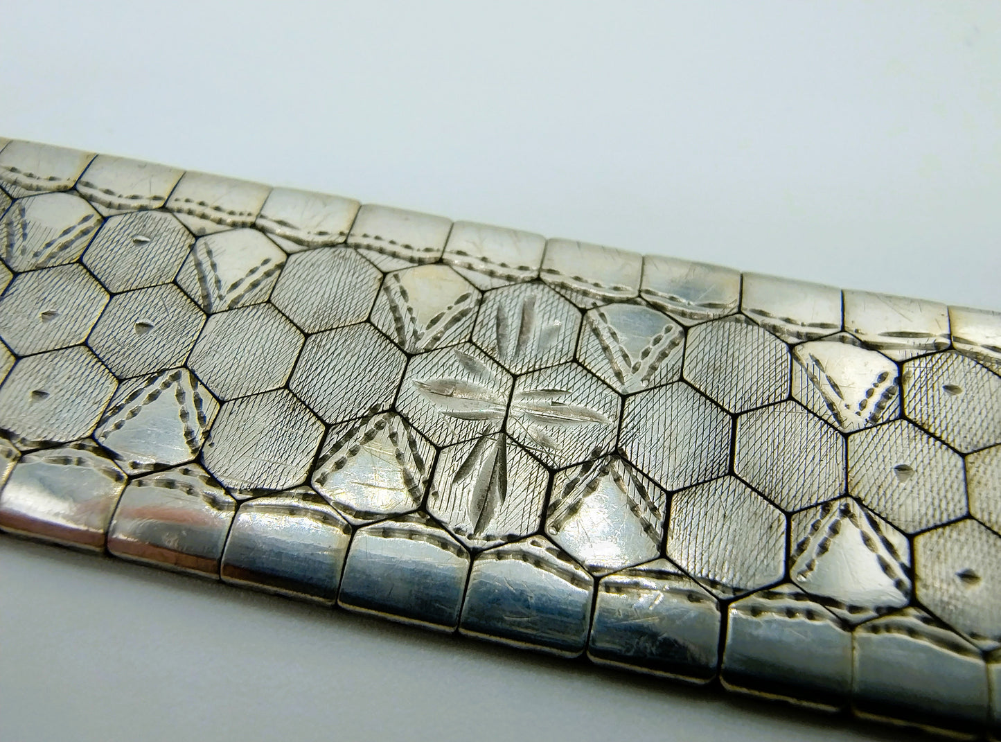Zilveren armband met bloemmotief, 19,5 cm.