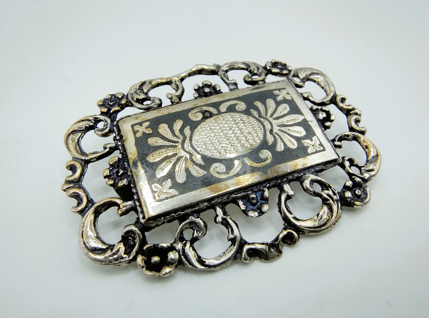 Zilveren broche met nielo inleg, 925