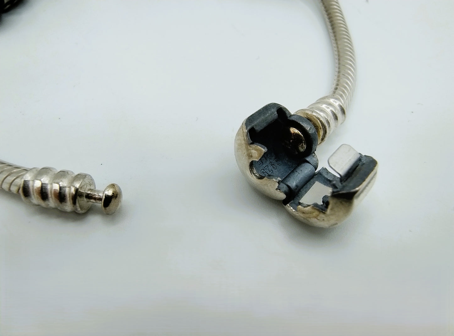 Zilveren pandora armband, 7 bedels, 18 cm