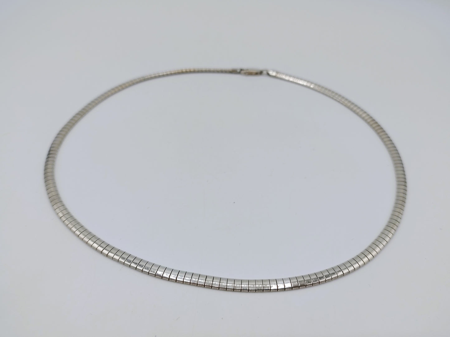 Zilveren omega ketting 45,5 cm.