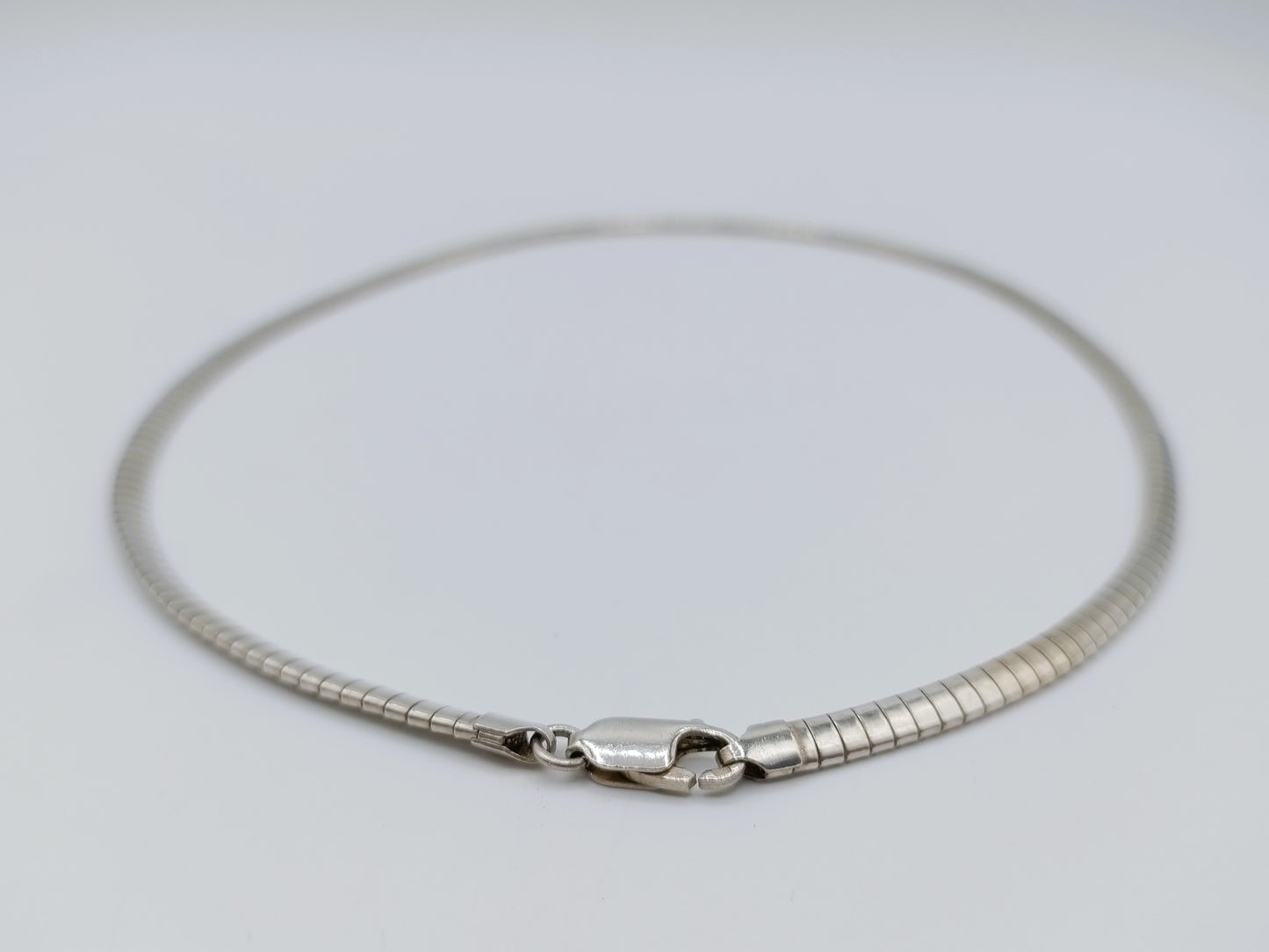 Zilveren omega ketting 45,5 cm.