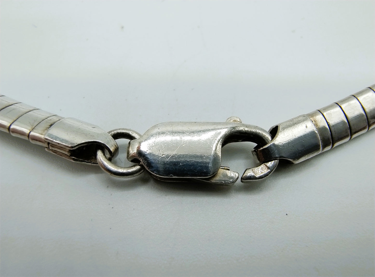 Zilveren omega ketting 45,5 cm.