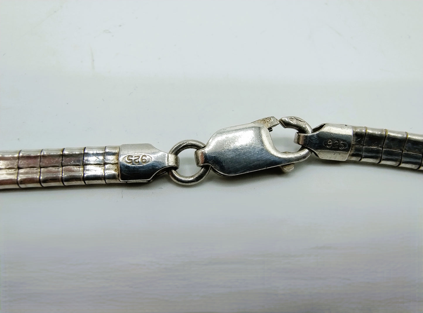 Zilveren omega ketting 45,5 cm.